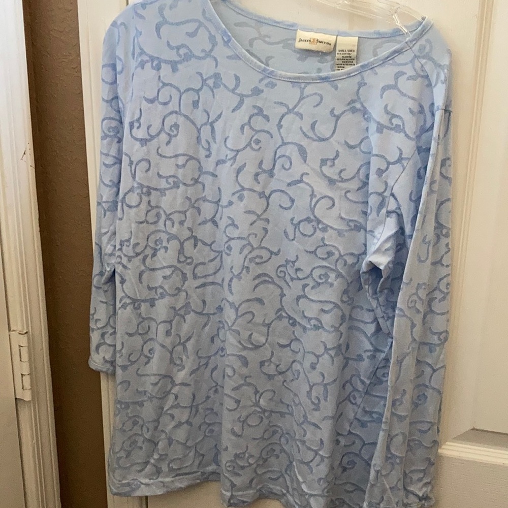 FINAL MARKDOWN Ladies jaclyn smith tee small